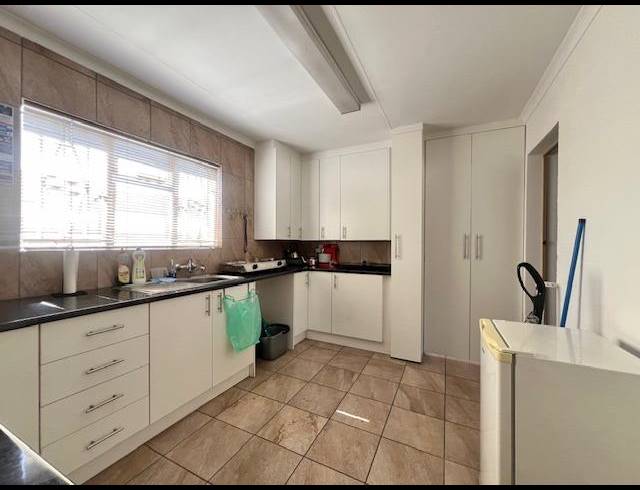 3 BEDROOM FREEHOLD FOR SALE IN ALBERTON NORTH